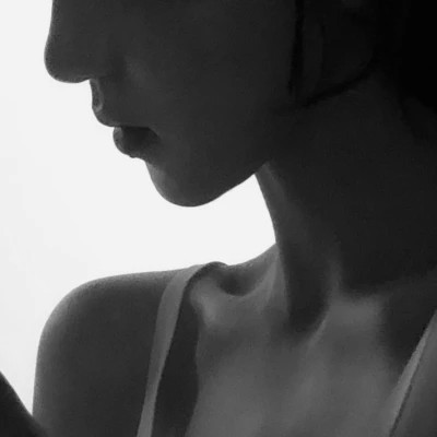 黑白美女高冷头像