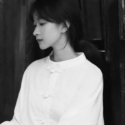 黑白美女高冷头像
