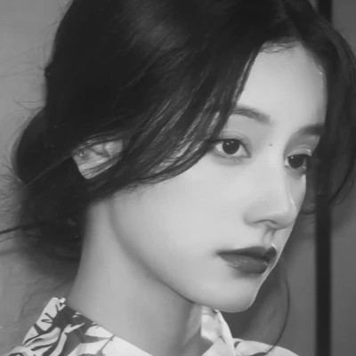 黑白美女高冷头像