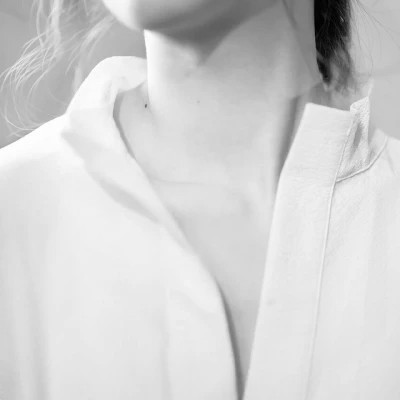 黑白美女高冷头像