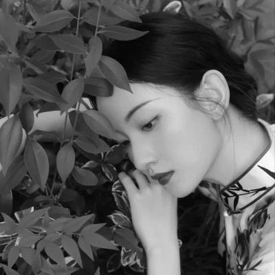 黑白美女高冷头像