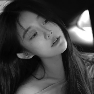 黑白美女高冷头像