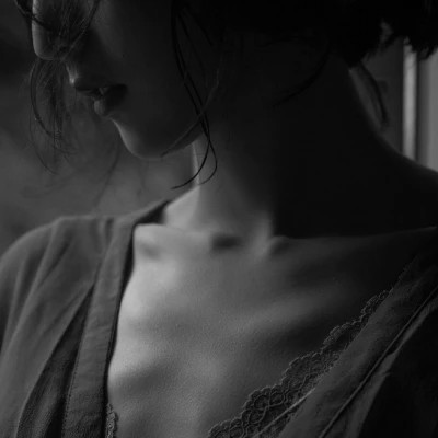 黑白美女高冷头像