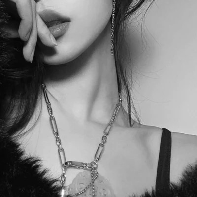 黑白女头像伤感高冷