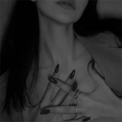 黑白女头像伤感高冷