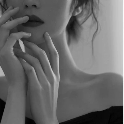 黑白女头像伤感高冷