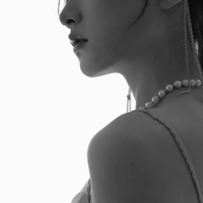 黑白女头像伤感高冷