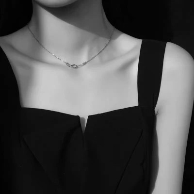 黑白女头像伤感高冷