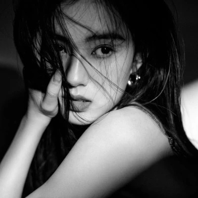 黑白系头像女高冷
