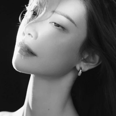 黑白系头像女高冷