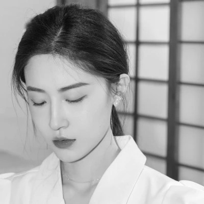 黑白系头像女高冷