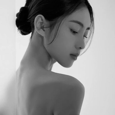 黑白系头像女高冷