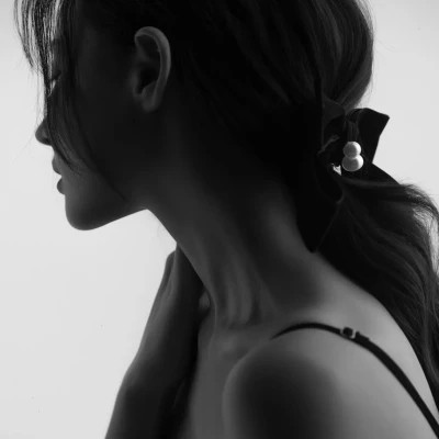 黑白系头像女高冷