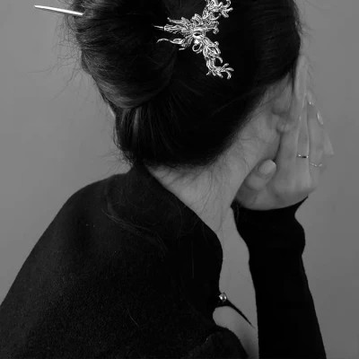 黑白系头像女高冷