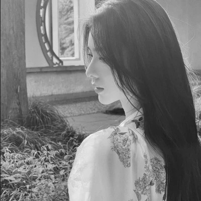 黑白系头像女高冷