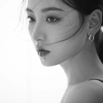 黑白系头像女高冷