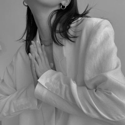 黑白系头像女高冷