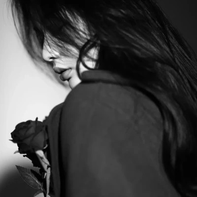 黑白系头像女高冷