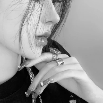 黑白系头像女高冷