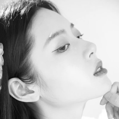 黑白系头像女高冷