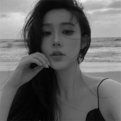 黑白高冷微信头像女