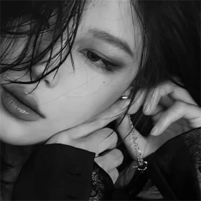 黑白高冷微信头像女