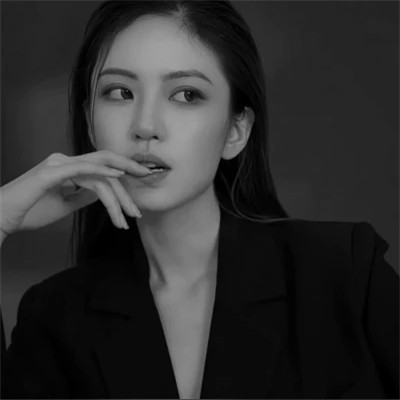 黑白高冷微信头像女
