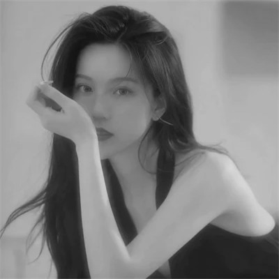 黑白高冷微信头像女