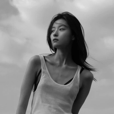 黑白高冷微信头像女