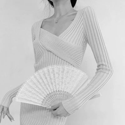 黑白高冷微信头像女