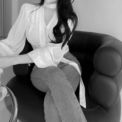 黑白高冷微信头像女