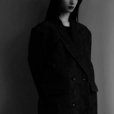 黑白高冷微信头像女