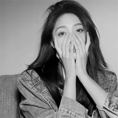 黑白高冷微信头像女