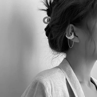 黑白高冷微信头像女