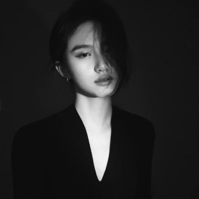 女生最酷的照片头像黑白