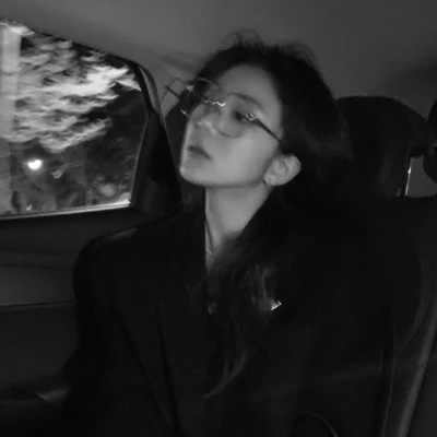 女生最酷的照片头像黑白