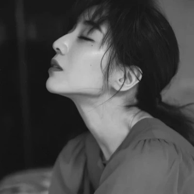 黑白头像女生冷酷霸气