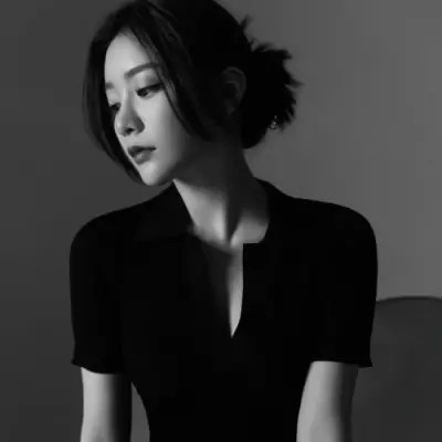孤傲冷艳淡漠女生头像