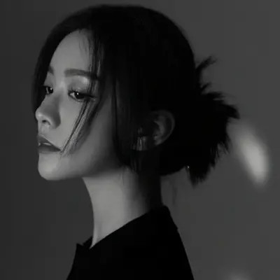 孤傲冷艳淡漠女生头像