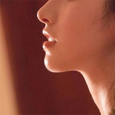孤傲冷艳淡漠女生头像