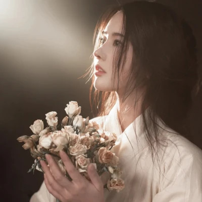 孤傲冷艳淡漠女生头像