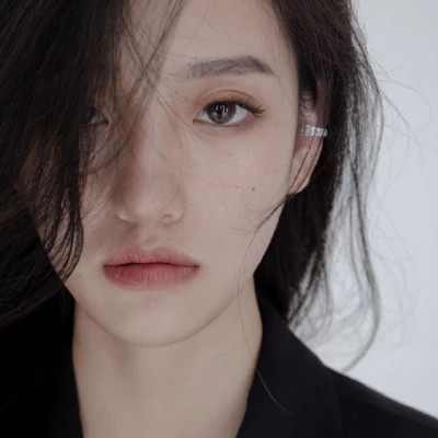 孤傲冷艳淡漠女生头像