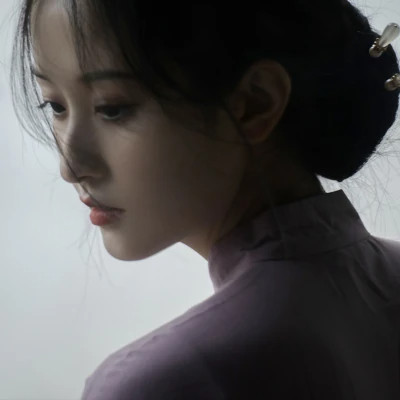 孤傲冷艳淡漠女生头像