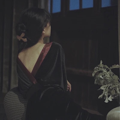 孤傲冷艳淡漠女生头像
