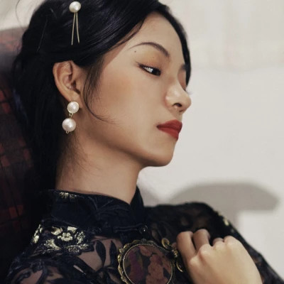 孤傲冷艳淡漠女生头像