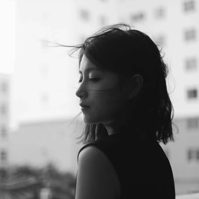 黑白冷淡风女生头像