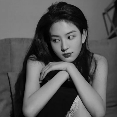 黑白冷淡风女生头像