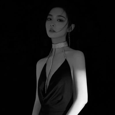 黑白冷淡风女生头像