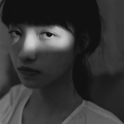 黑白冷淡风女生头像