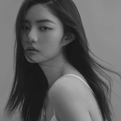 高冷黑白女生头像